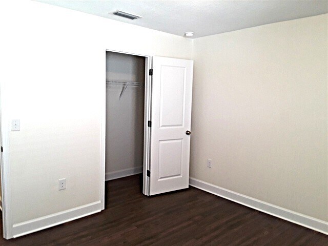 Building Photo - 521 Pine Terrace Dr