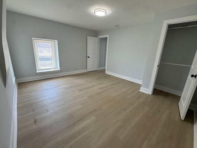 Building Photo - Remodeled 4bd/2 bath Home with Rear yard!!...