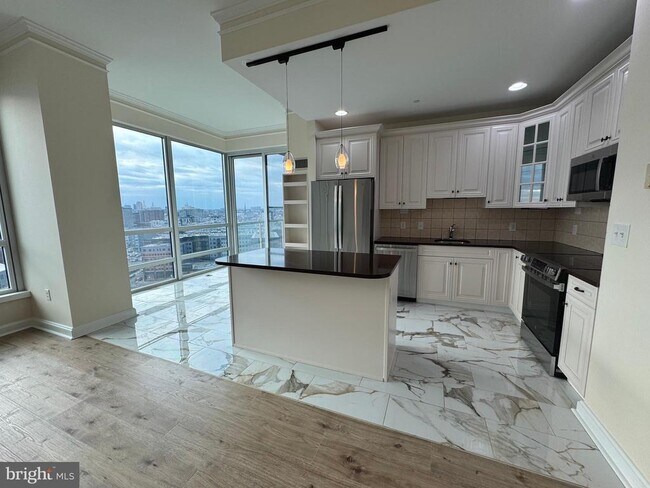 Building Photo - 901 N Penn St