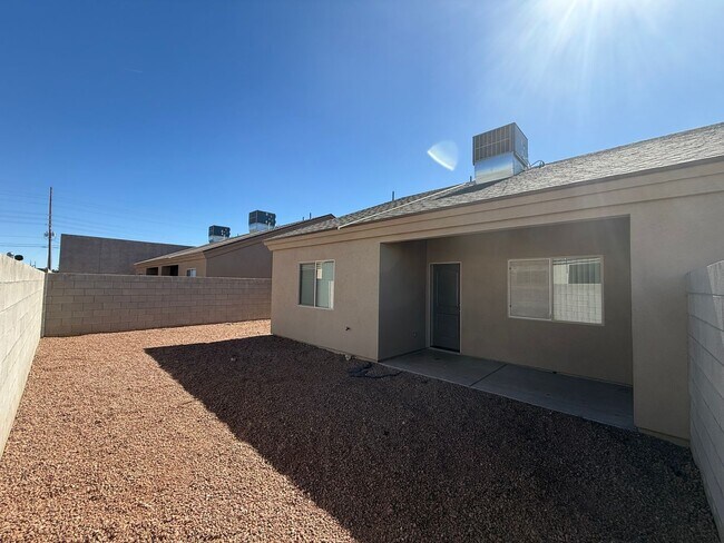 Building Photo - 3530 N Irving St