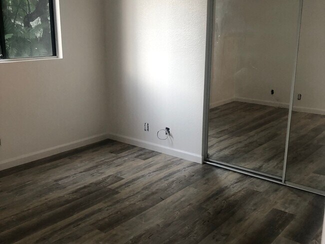 Building Photo - 2 Bedroom Condo in San Diego Mission Valle...