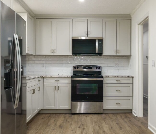 Building Photo - Charming West Ashley Home