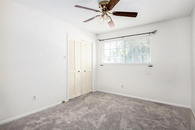 Building Photo - 505 Heathgate Dr