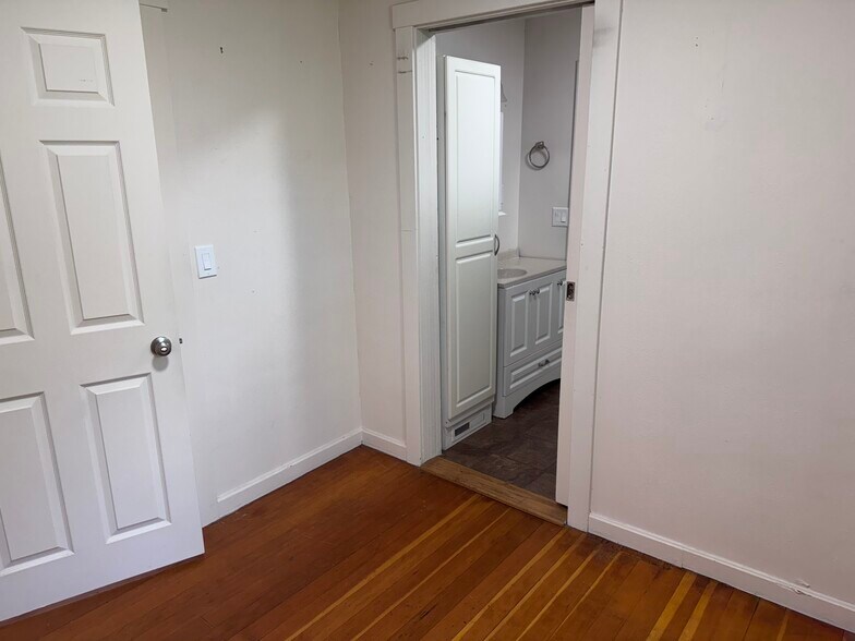 Building Photo - 280 3rd St