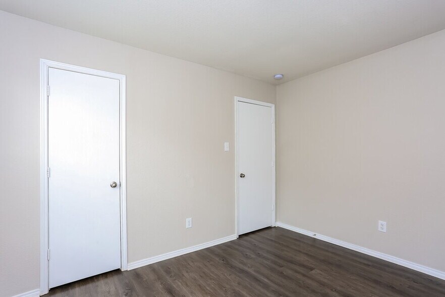 Building Photo - 2040 Shawnee Trail