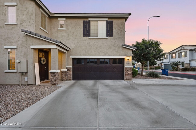 Building Photo - 905 S Canal Dr