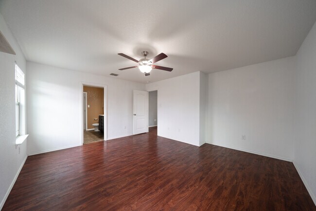 Building Photo - 9131 Canter Horse