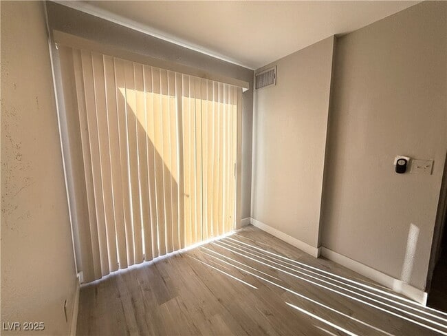 Building Photo - 5187 Garden Ln