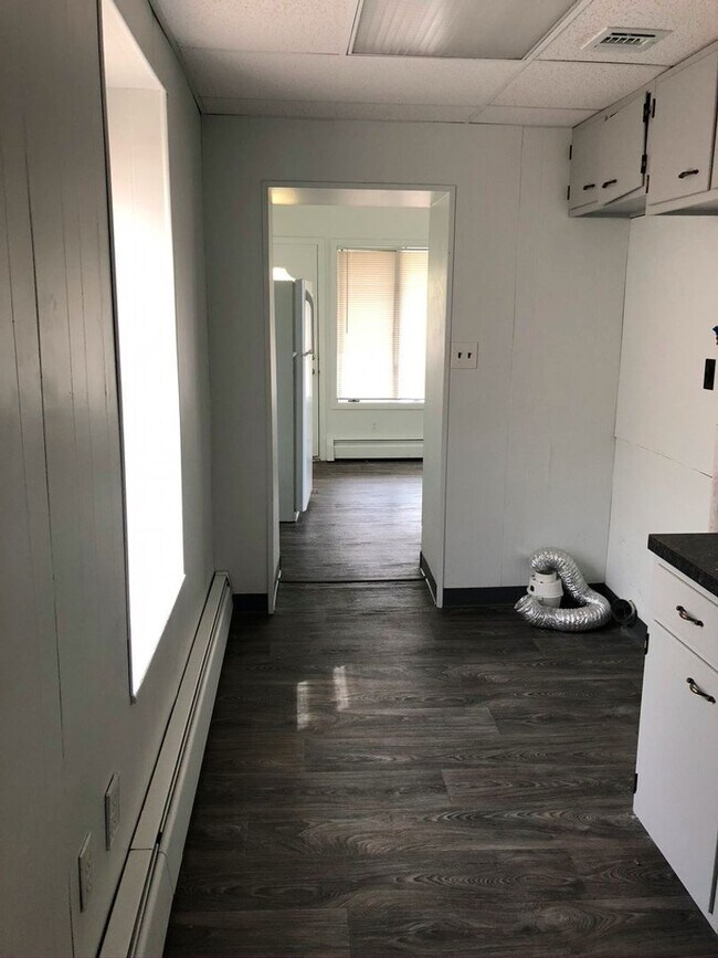 Building Photo - 153 Main St