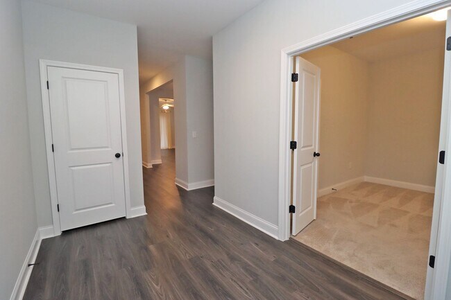 Building Photo - Fabulous 4 bedroom 2.5 Bath House ~ Minutes to Fort Jackson ~ Available June 2026!