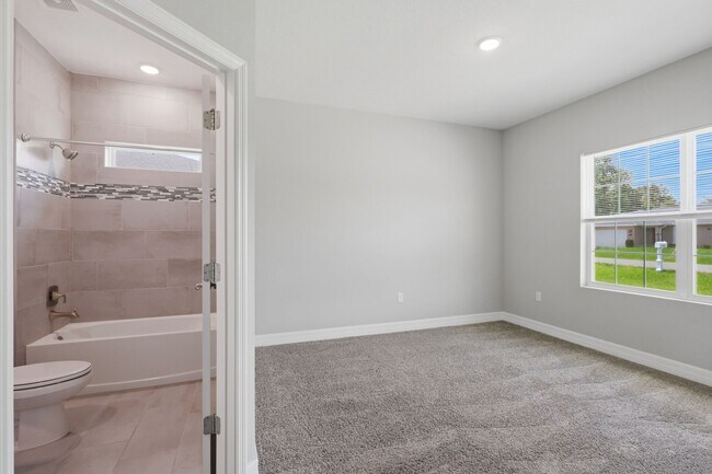 Building Photo - 5574 SW 128th Pl