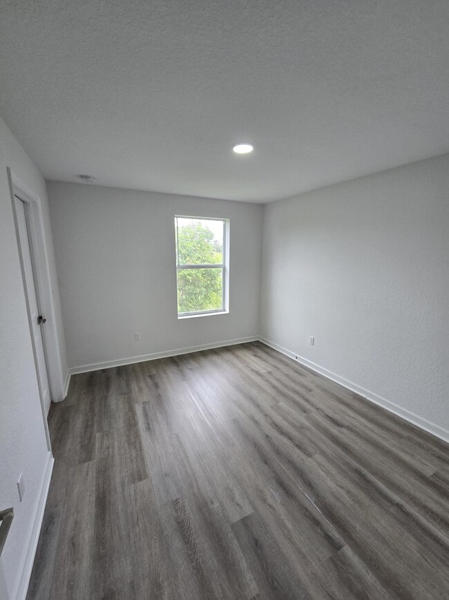Building Photo - 4999 Haverhill Pointe Dr
