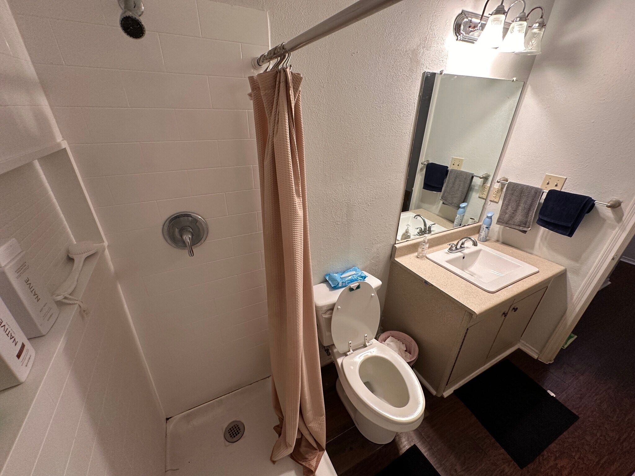 Building Photo - 600 Bagby Ave