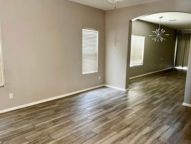 Building Photo - Remodeled Gilbert home