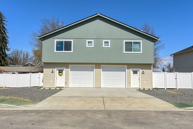 Primary Photo - 4919 E 6th Ave