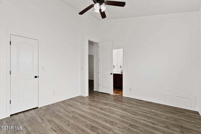 Building Photo - 3745 Loma Brisa Dr