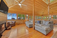 Building Photo - 643 Lakeshore Dr