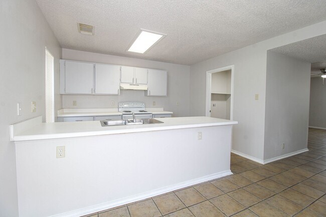 Building Photo - 5515 Kenton Bluff
