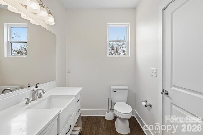 Building Photo - 102 Snyder Ct NE