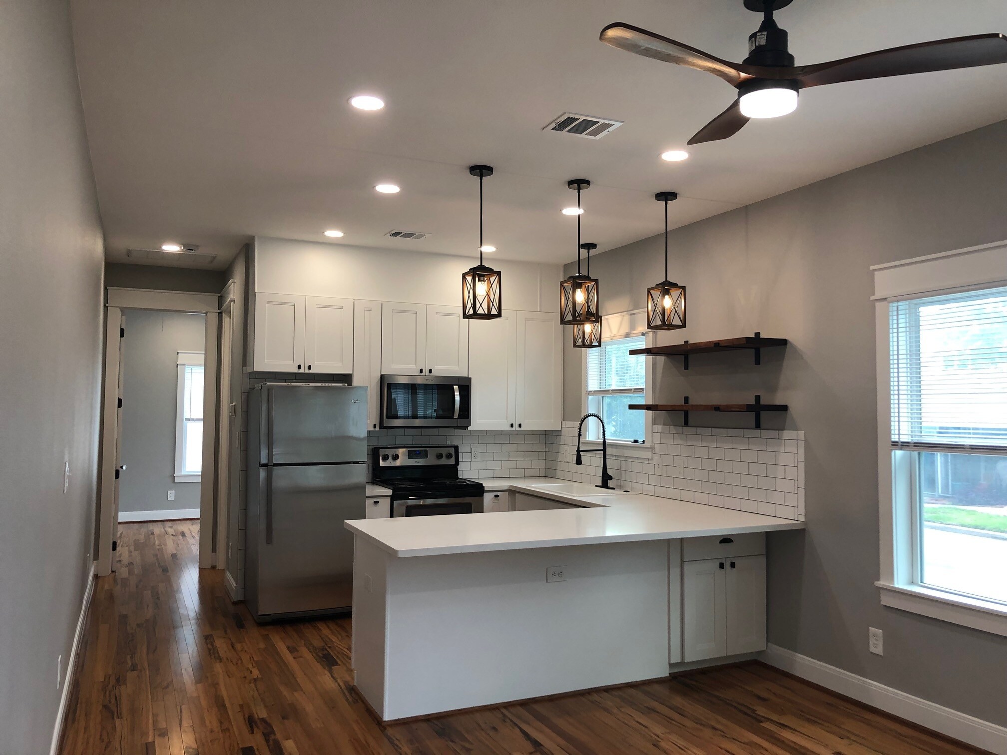 Kitchen and bar seating area to double as dining space - 1004 Adele St