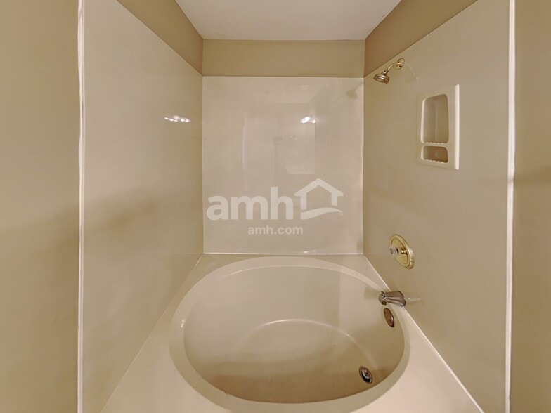 Building Photo - 5718 Chadwick Ln