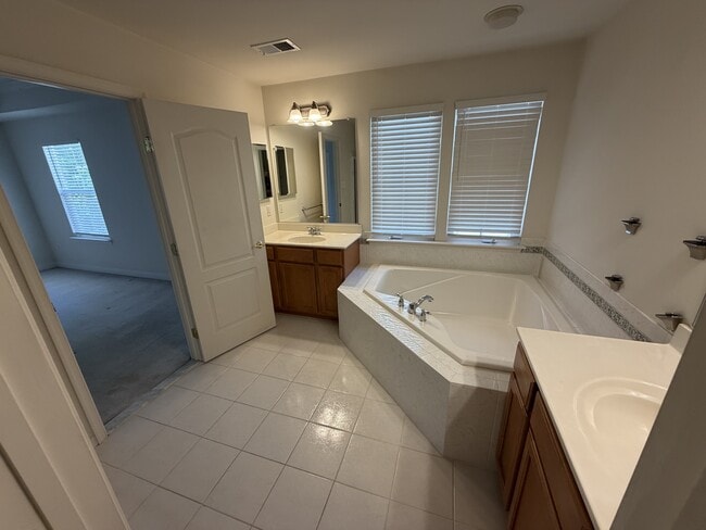 Building Photo - 3921 Braveheart Cir