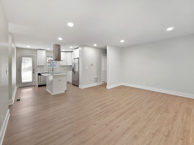 Building Photo - COMING SOON! Gorgeous 3 Bedroom 2 Bath ranch in Venetian Hills