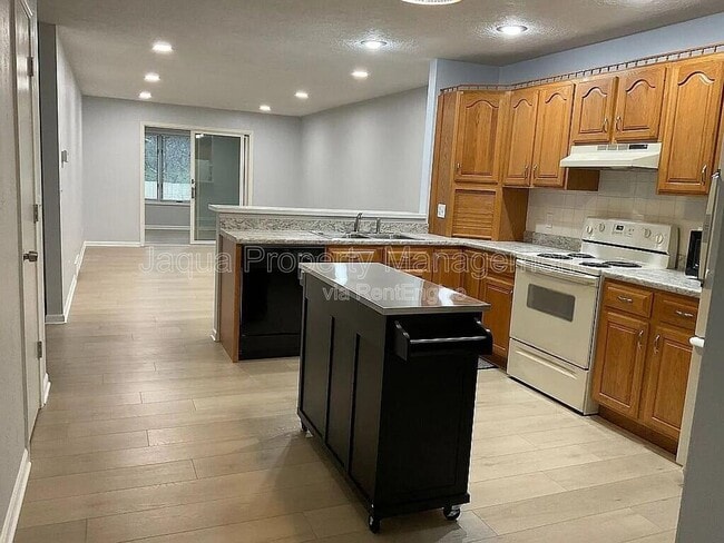 Building Photo - 239 Lovell St