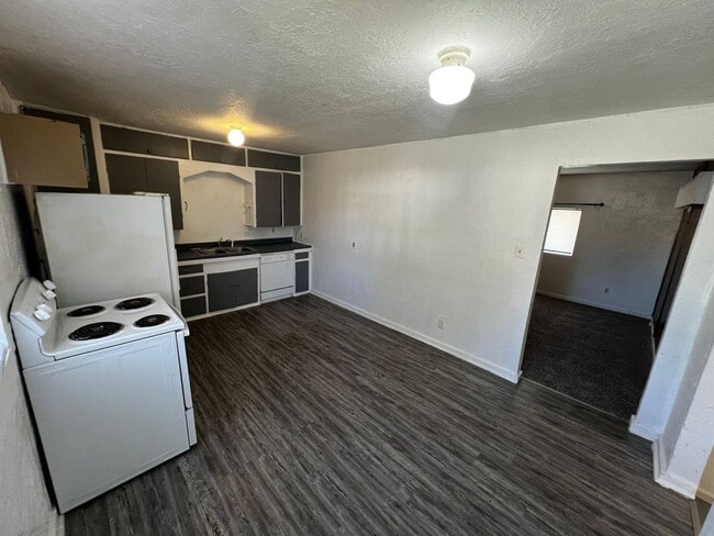 Building Photo - 3 bed 1 bath