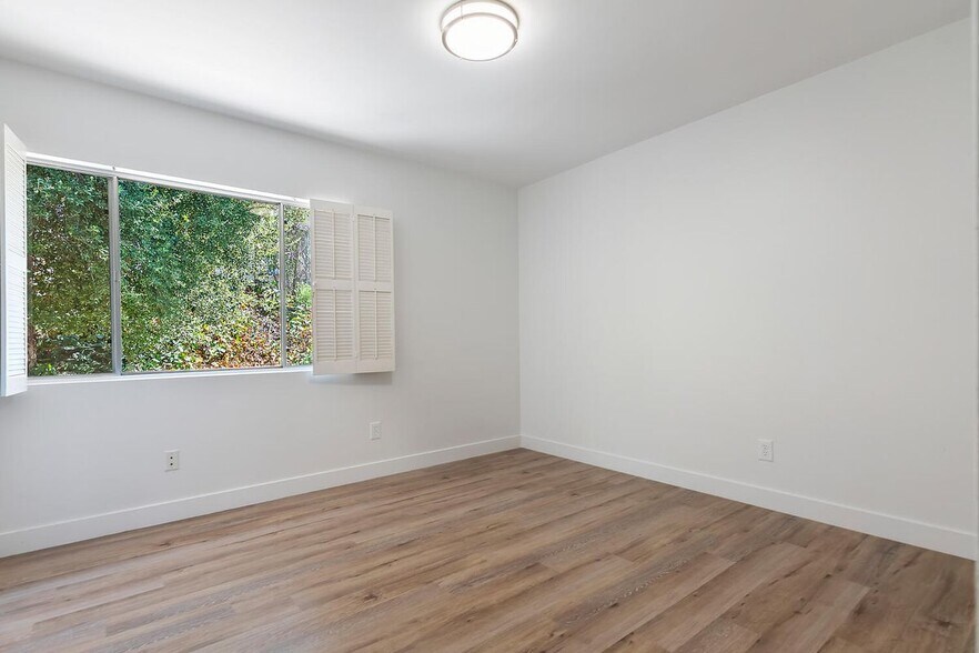 Building Photo - 11555 Duque Dr