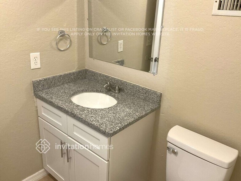 Building Photo - 1070 Forrest Dr