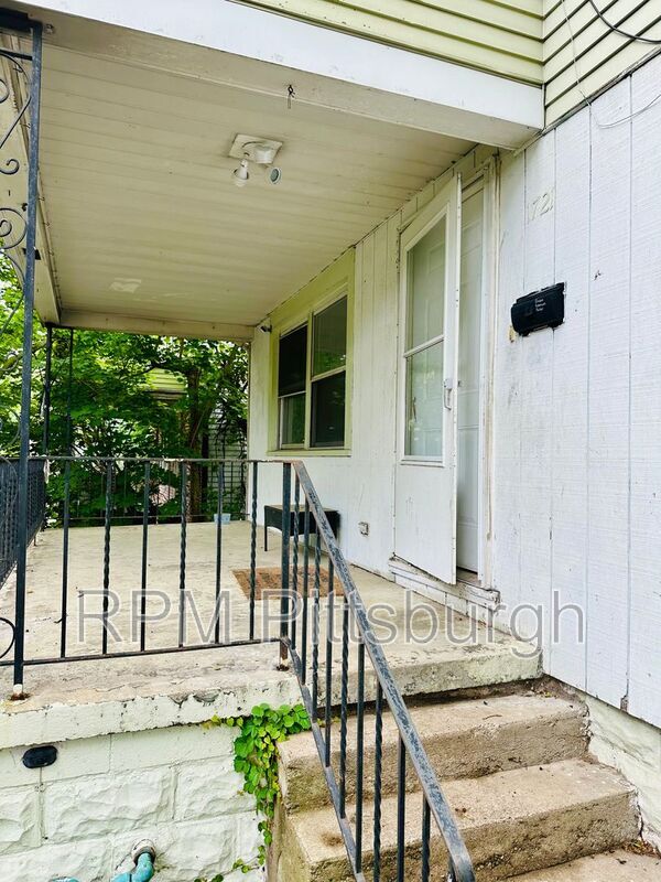 Building Photo - 1721 Scott St