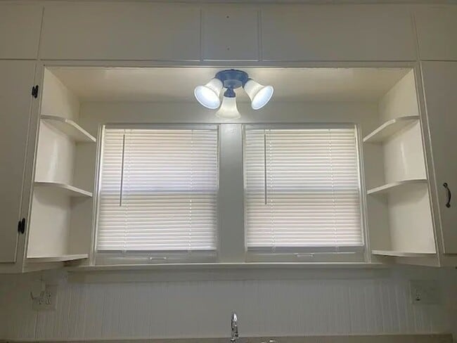 Building Photo - Big 2BR with appliances, nicely updated! Great for students or professor.