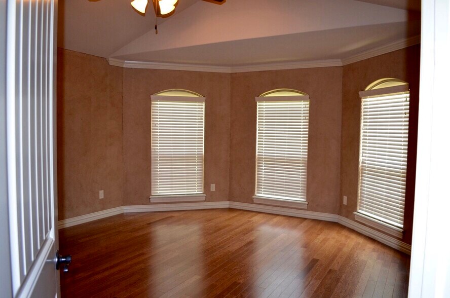 Building Photo - 3501 SW Windy Way Ave
