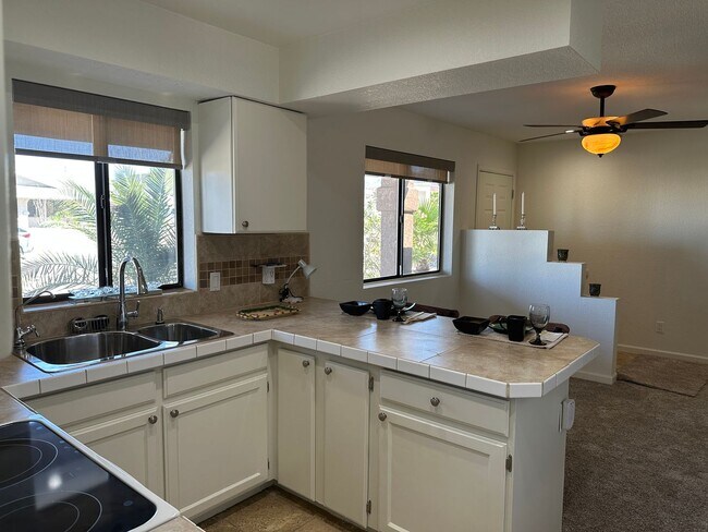 Building Photo - PENDING Furnished/or Un-Furnished - Pool h...