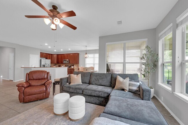 Building Photo - 8227 Clover Leaf Dr