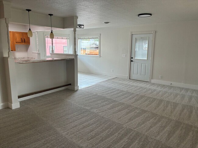 Building Photo - Quiet 3 Bedroom, 2 Bath with Large Backyard