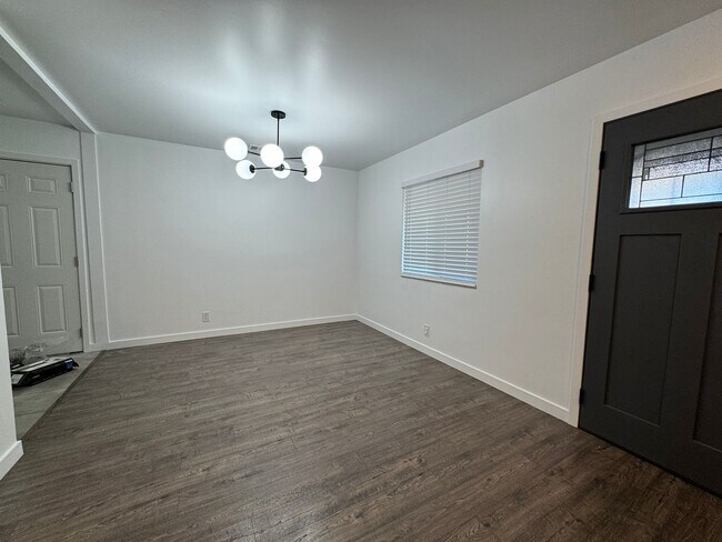 Building Photo - 317 Tennyson Rd