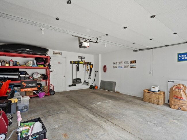 Building Photo - Don't Miss Out!