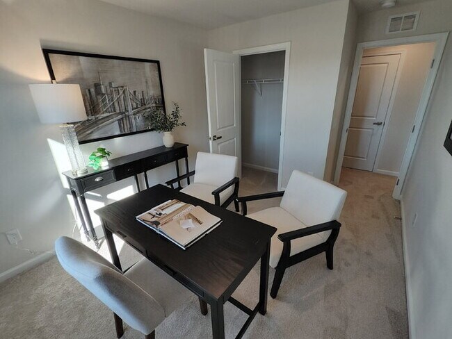 Building Photo - 104 Filly Ln