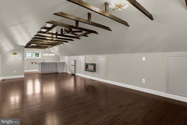 Building Photo - 2260 Lake Dr