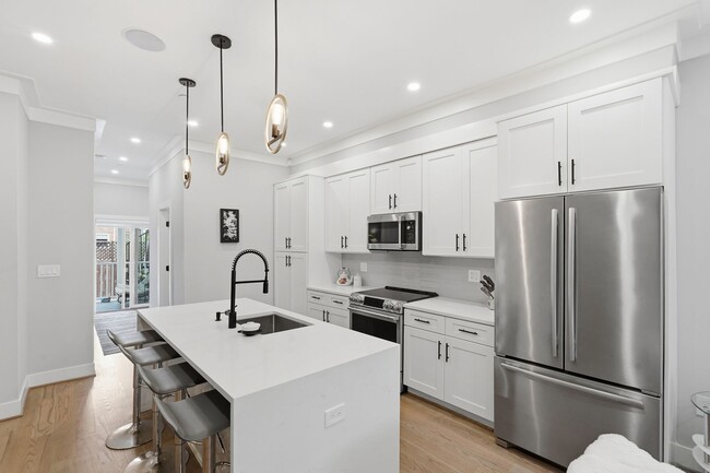 Building Photo - 1343 Otis Pl NW