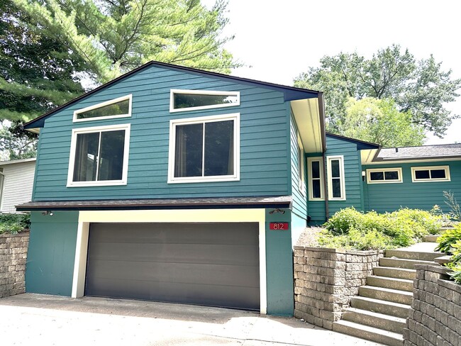 Building Photo - Beautiful Home Near Lake Monona