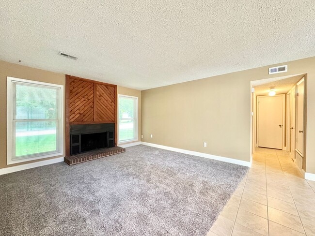 Building Photo - Holden Village Townhome Available - Newly Renovated