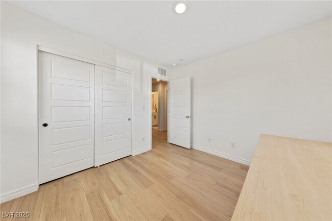 Building Photo - 10778 Clarence Ct