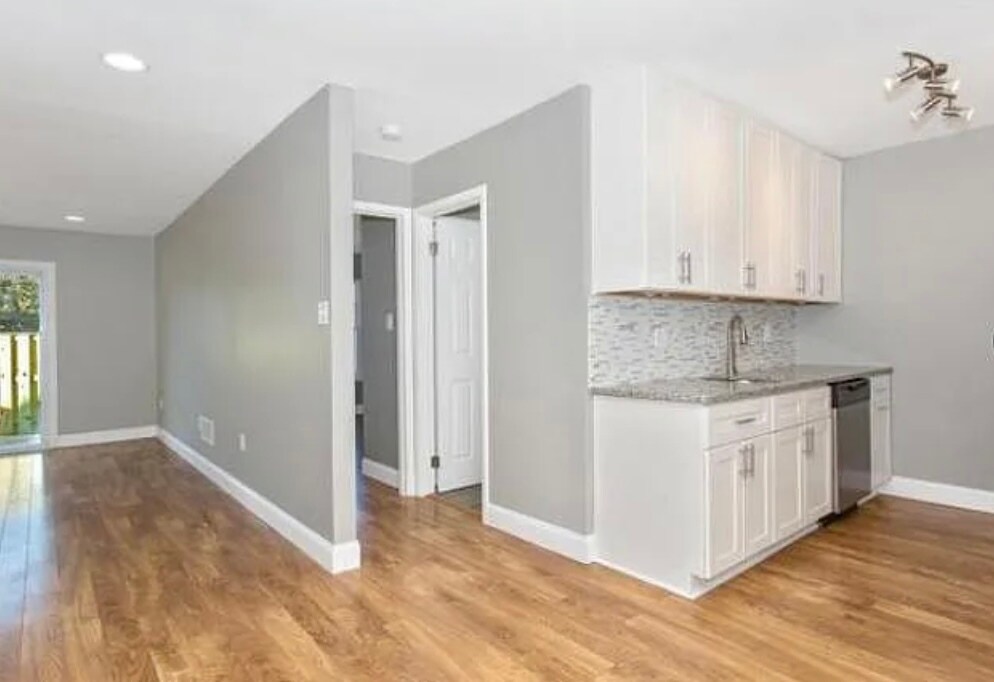 Building Photo - 5803 Oleander Plz