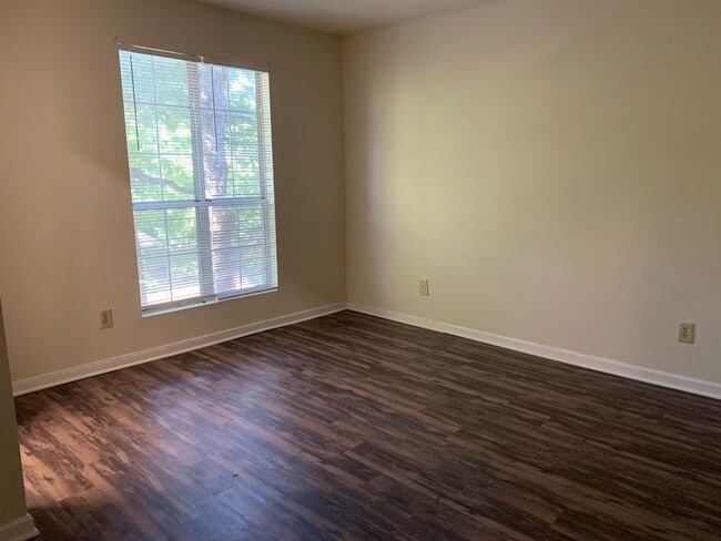 Building Photo - Spacious North Raleigh  Townhouse  *2 brm ...