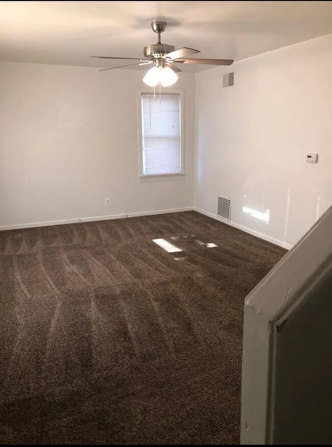 Building Photo - 2 Bedroom Ranch