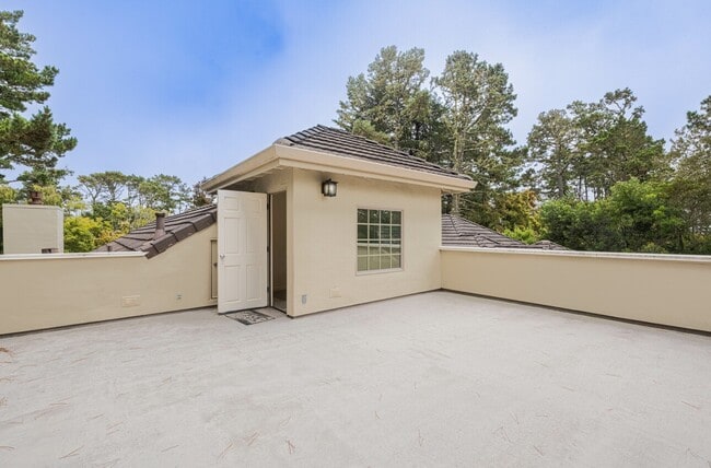 Building Photo - 4055 Sunset Ln