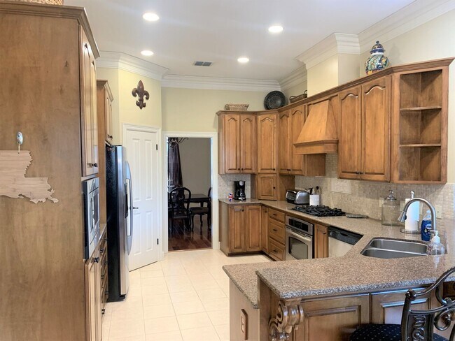 Building Photo - CARRIAGE OAKS CROSSING